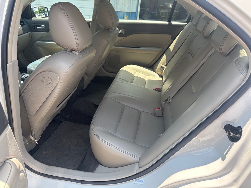 2010 Ford Fusion Image 11