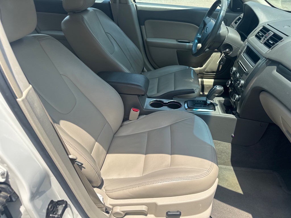 2010 Ford Fusion Image 12