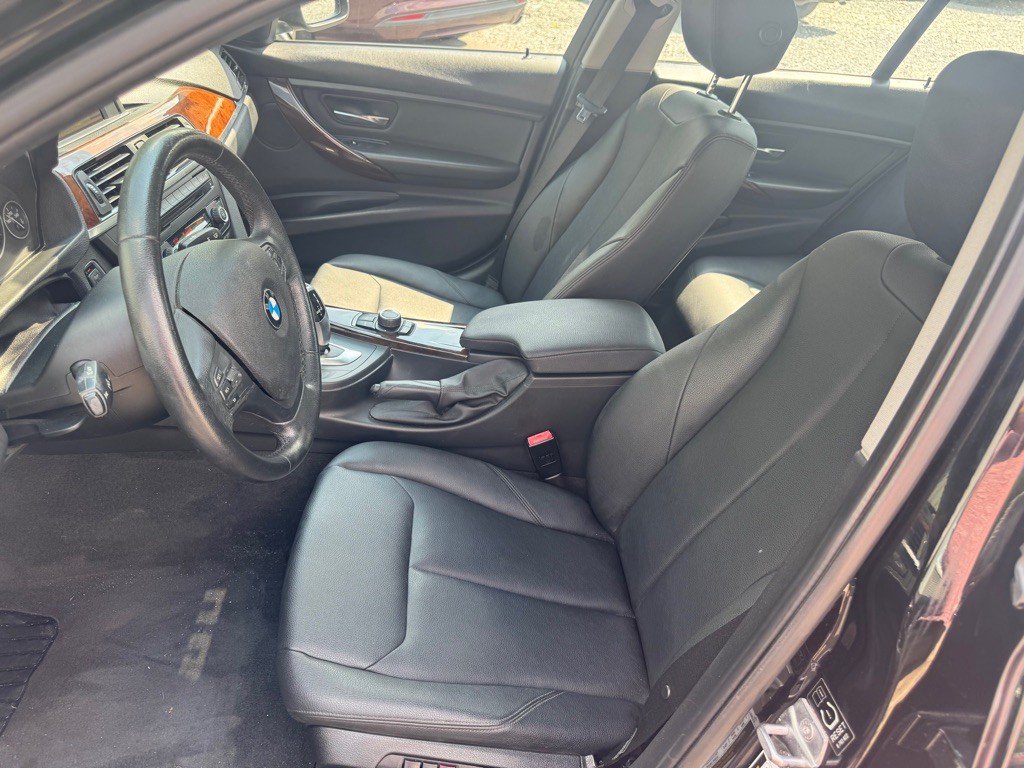 2014 BMW 3 Series Image 9