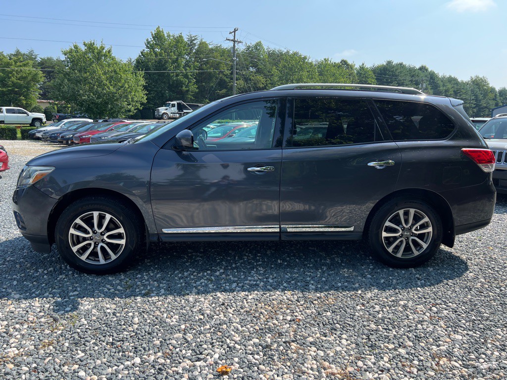 2013 Nissan Pathfinder Image 2