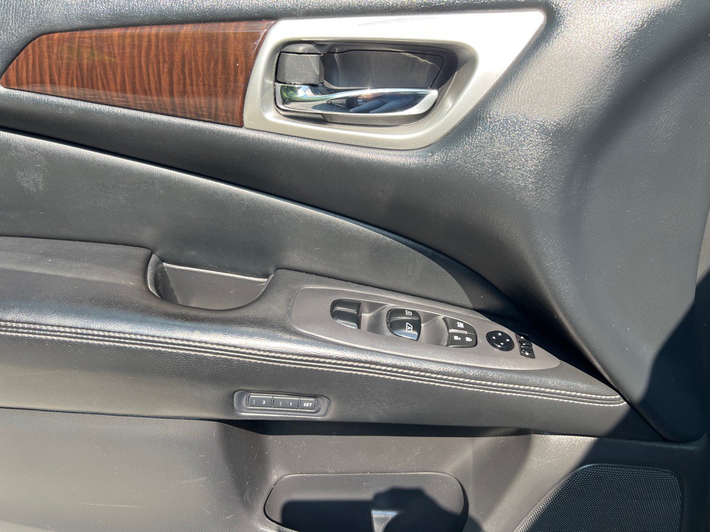 2013 Nissan Pathfinder Image 12