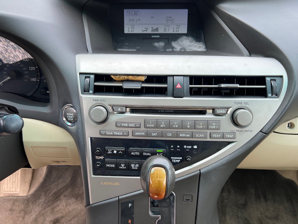 2010 Lexus RX Image 16