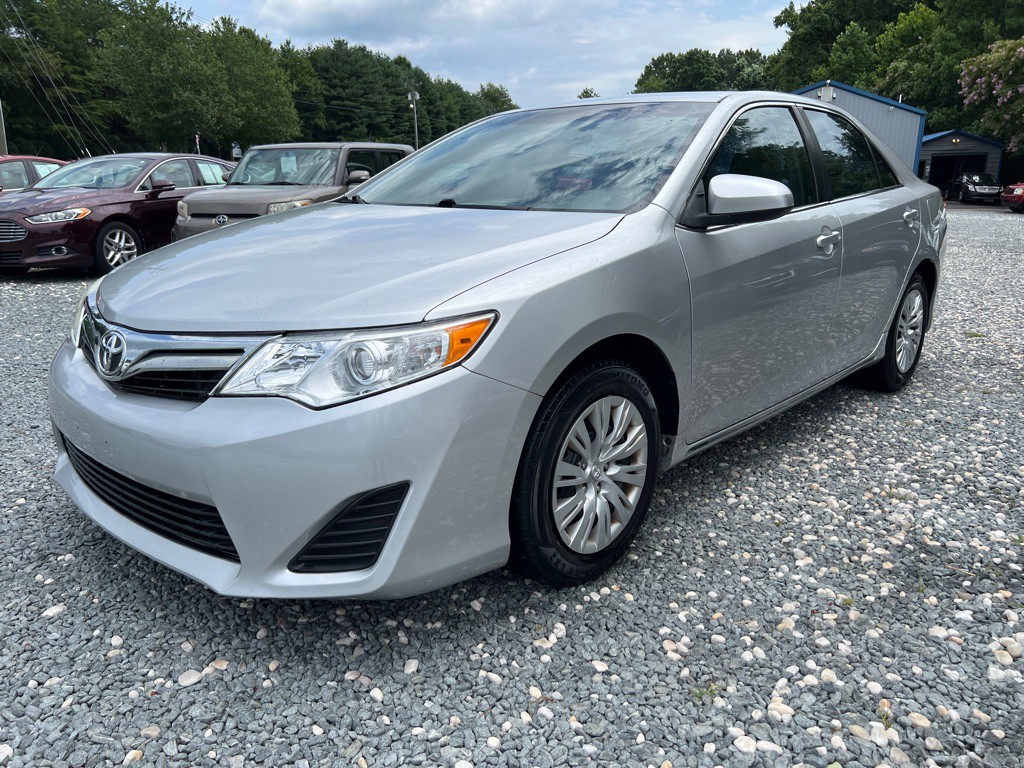 2012 Toyota Camry Image 1