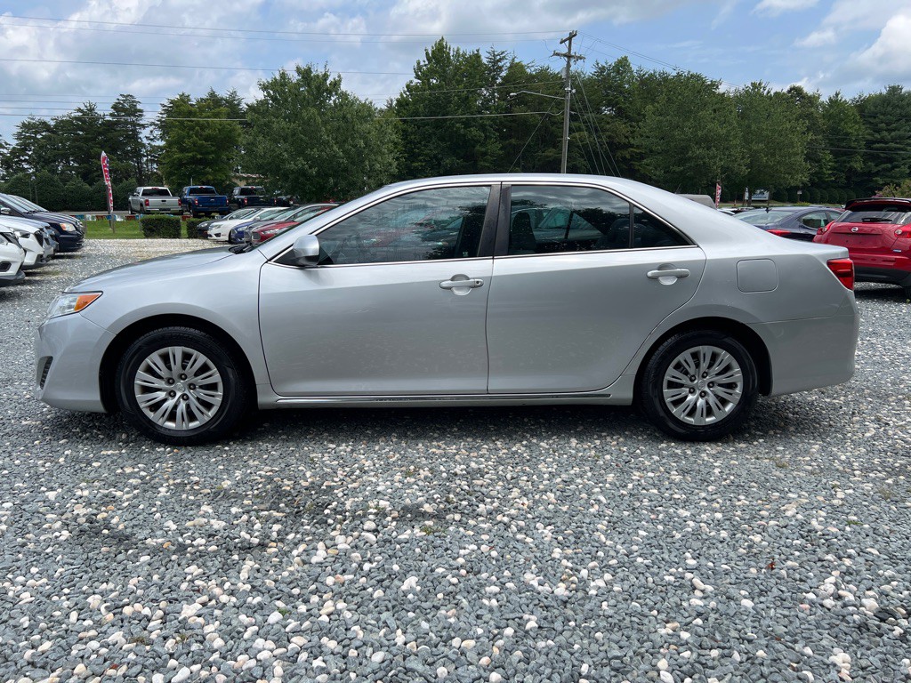 2012 Toyota Camry Image 2