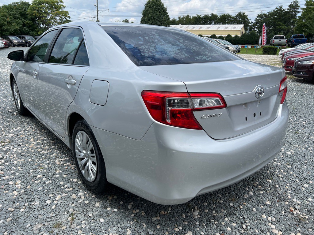 2012 Toyota Camry Image 3