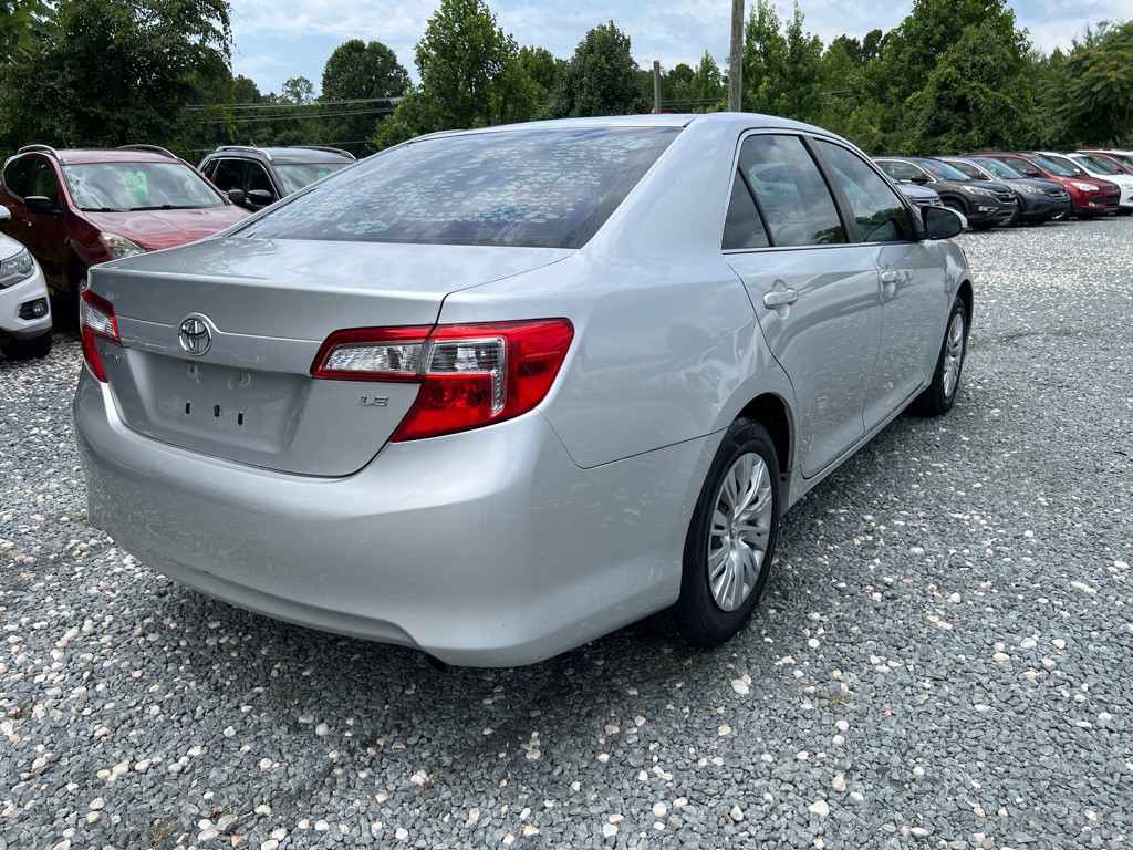 2012 Toyota Camry Image 5