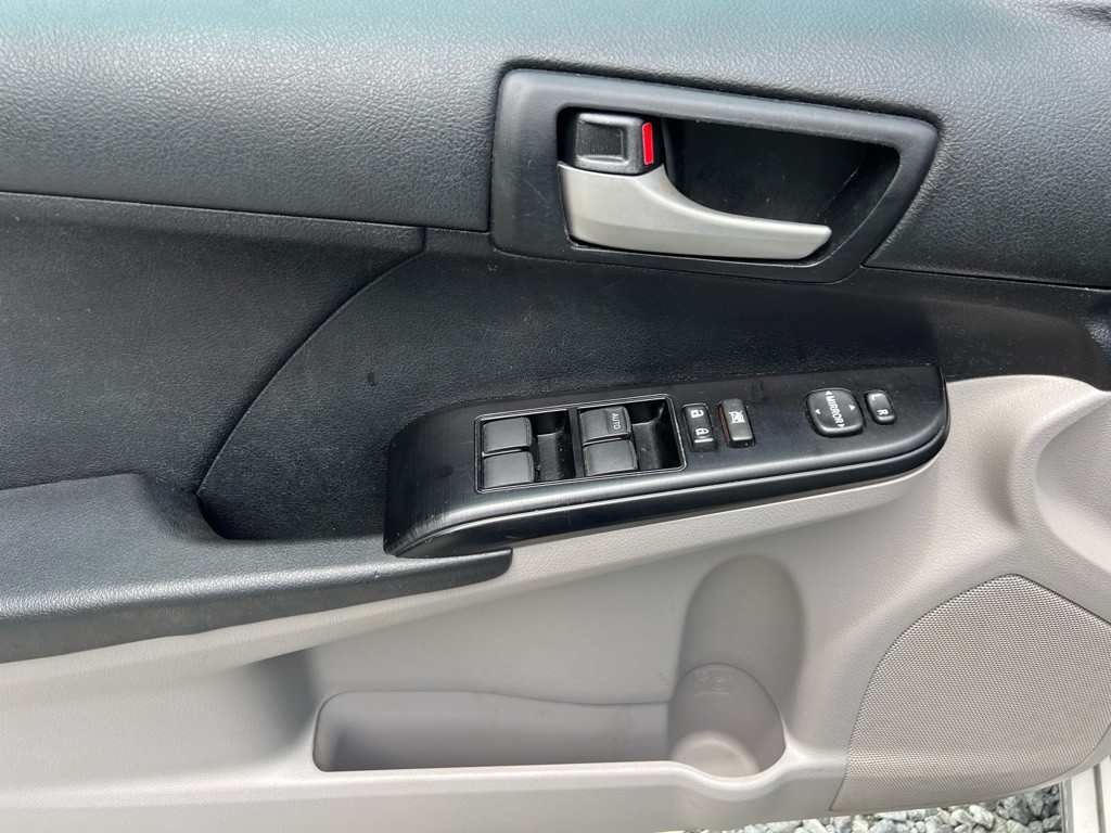 2012 Toyota Camry Image 11