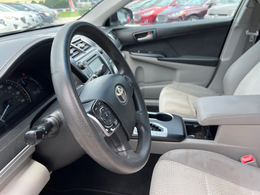 2012 Toyota Camry Image 12