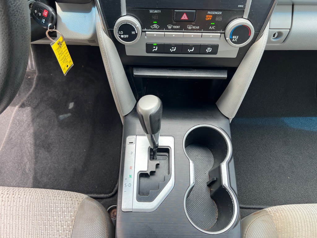 2012 Toyota Camry Image 16