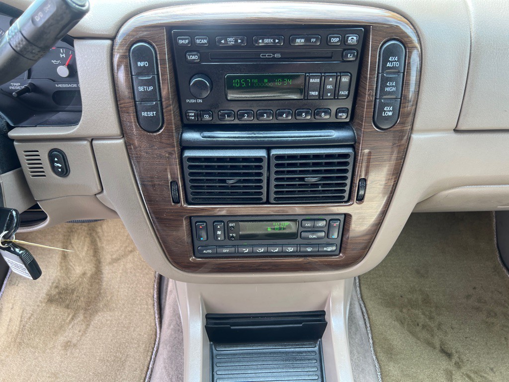 2003 Ford Explorer Image 16
