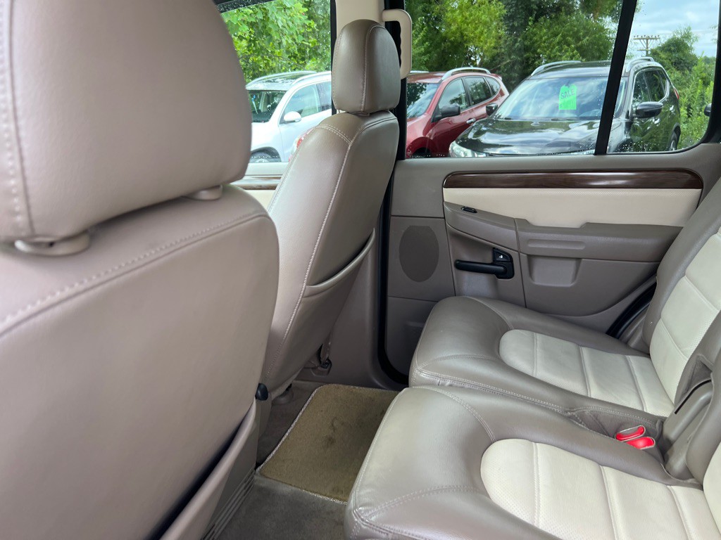 2003 Ford Explorer Image 20