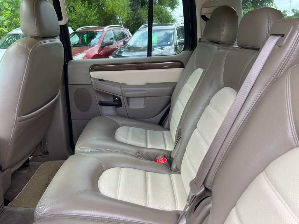 2003 Ford Explorer Image 21