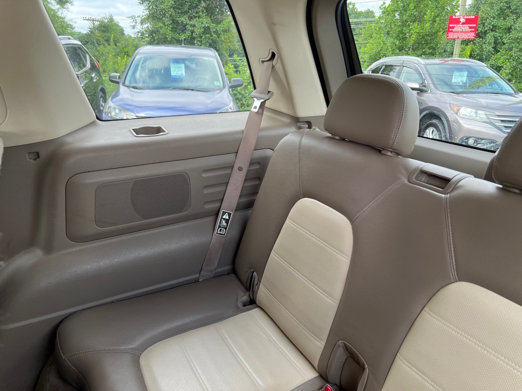 2003 Ford Explorer Image 22