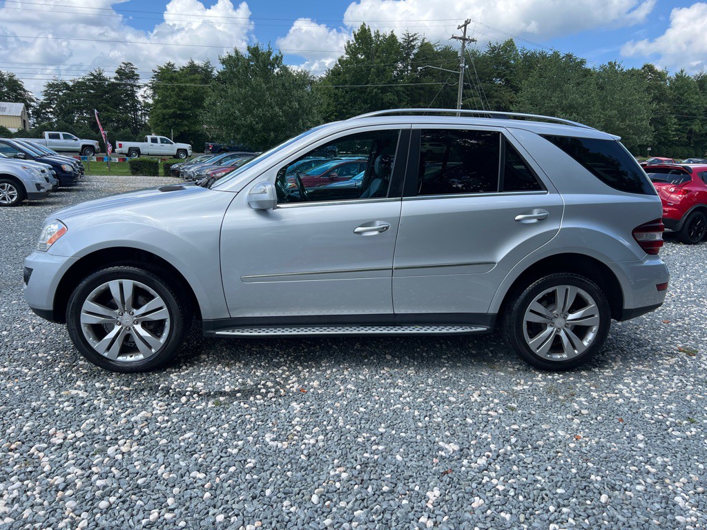 2010 Mercedes-Benz M-Class Image 2