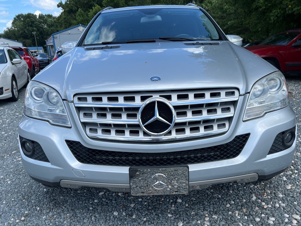 2010 Mercedes-Benz M-Class Image 8
