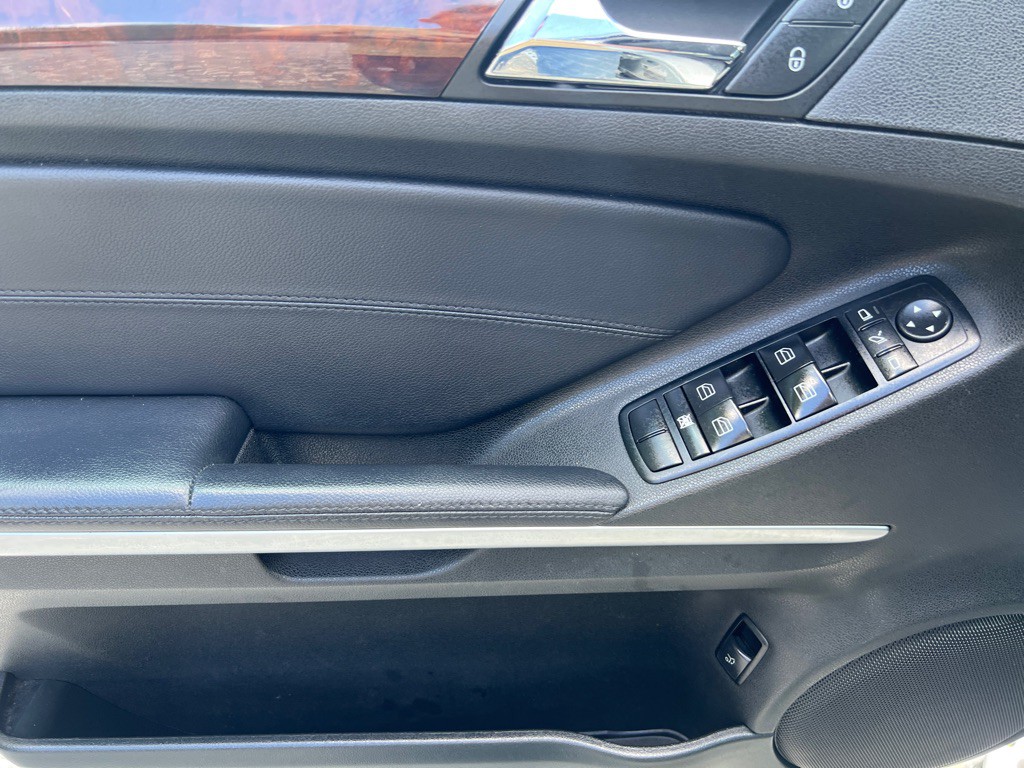 2010 Mercedes-Benz M-Class Image 12