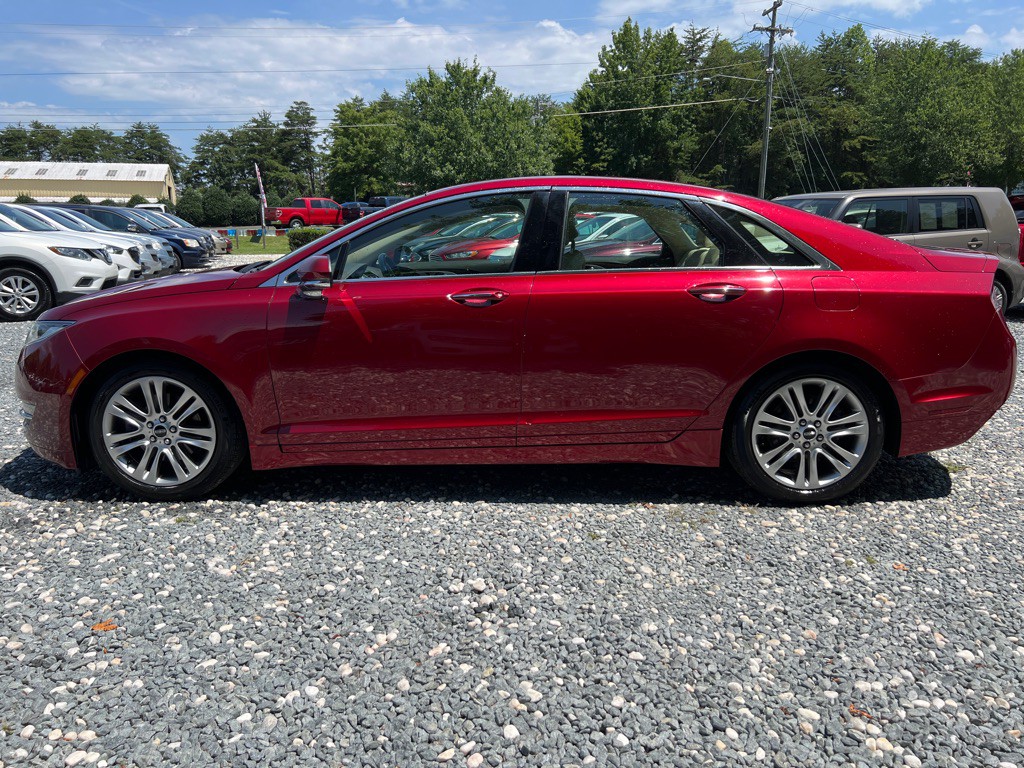 2013 Lincoln MKZ Image 2
