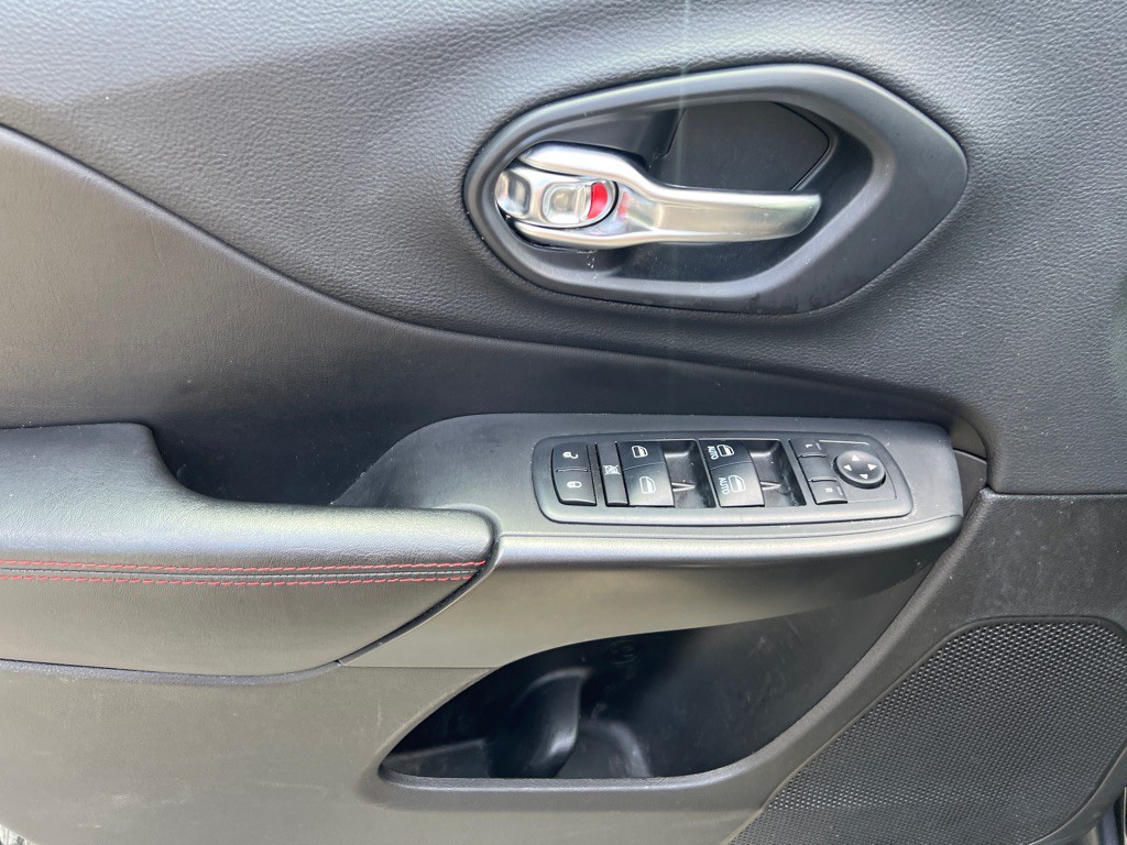 2019 Jeep Cherokee Image 11