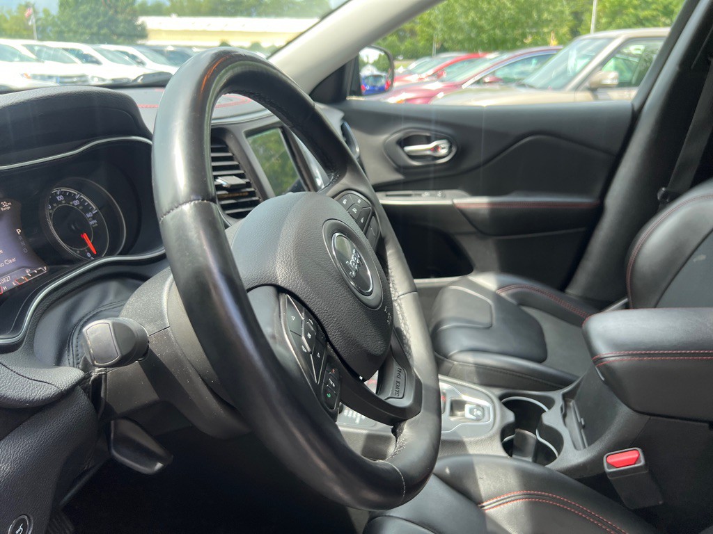 2019 Jeep Cherokee Image 12