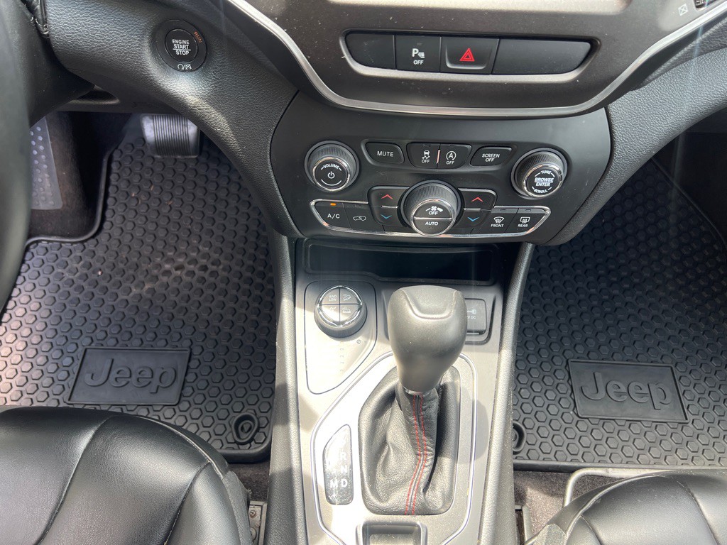 2019 Jeep Cherokee Image 16