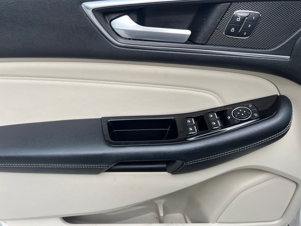 2016 Ford Edge Image 12
