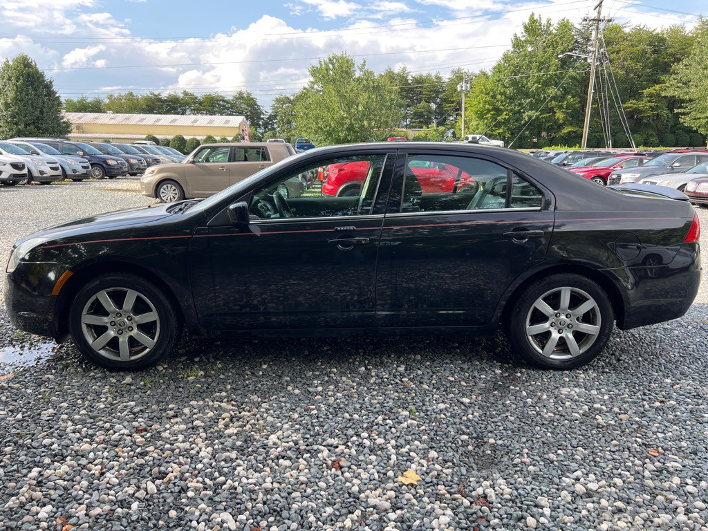 2010 Mercury Milan Image 2