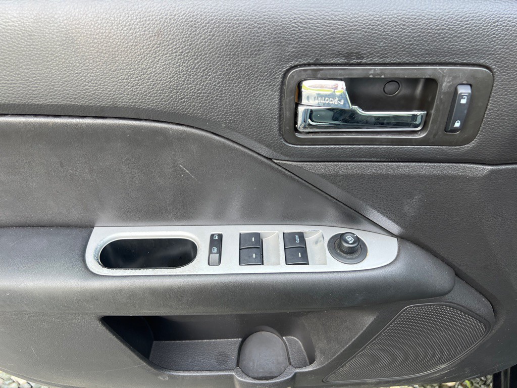 2010 Mercury Milan Image 12