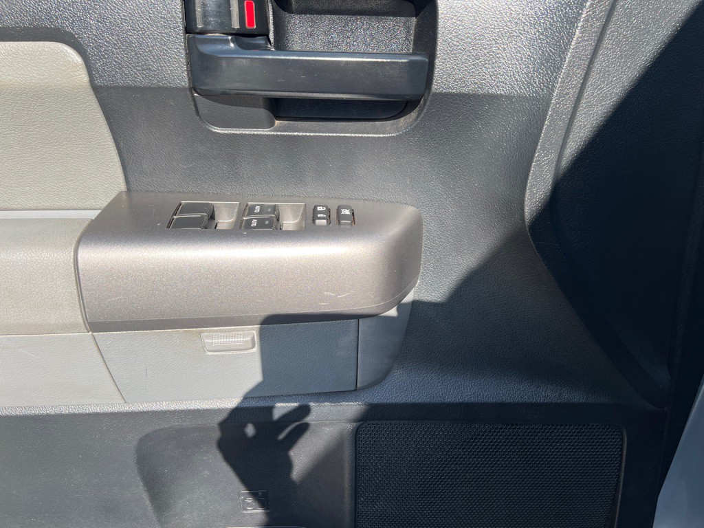 2011 Toyota Sequoia Image 12