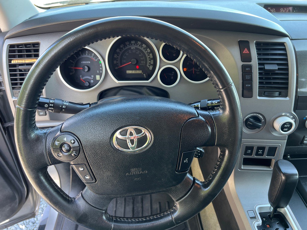 2011 Toyota Sequoia Image 15