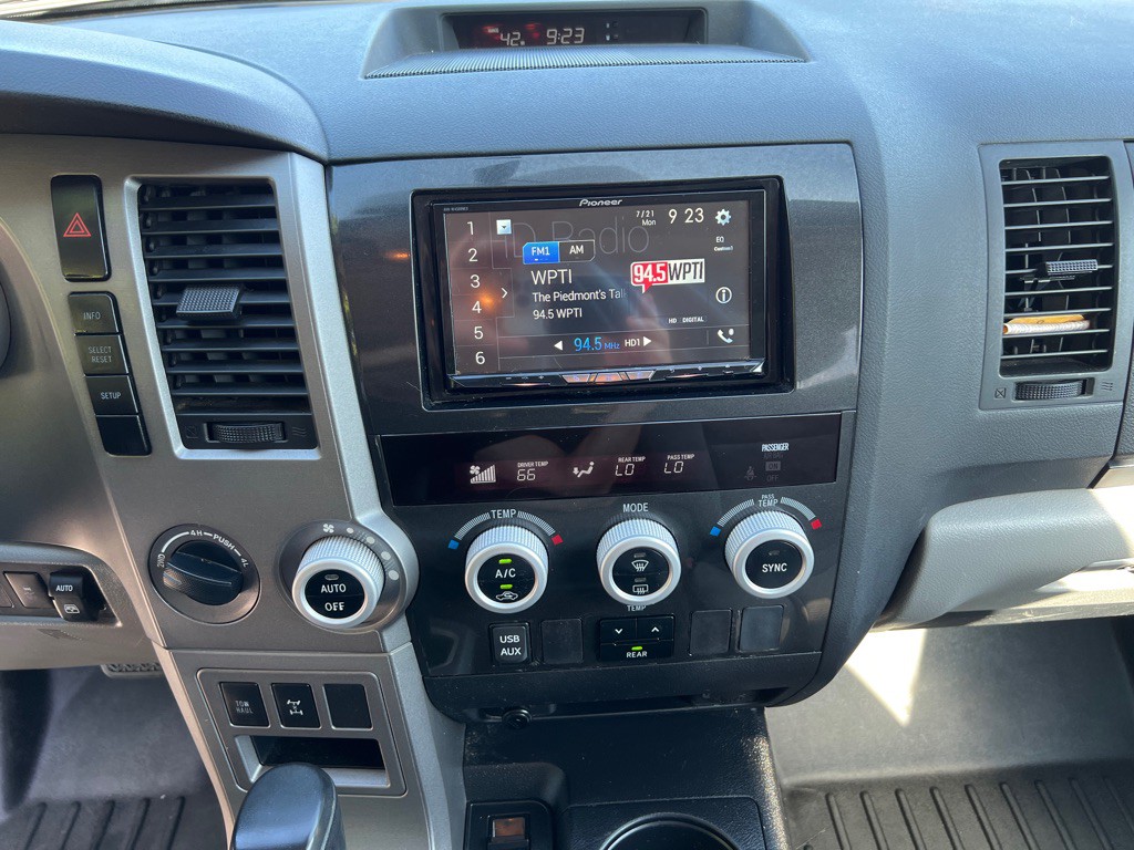 2011 Toyota Sequoia Image 16