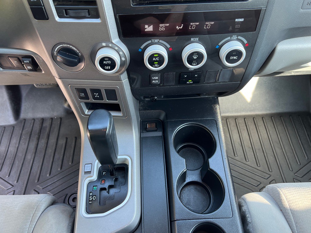 2011 Toyota Sequoia Image 17