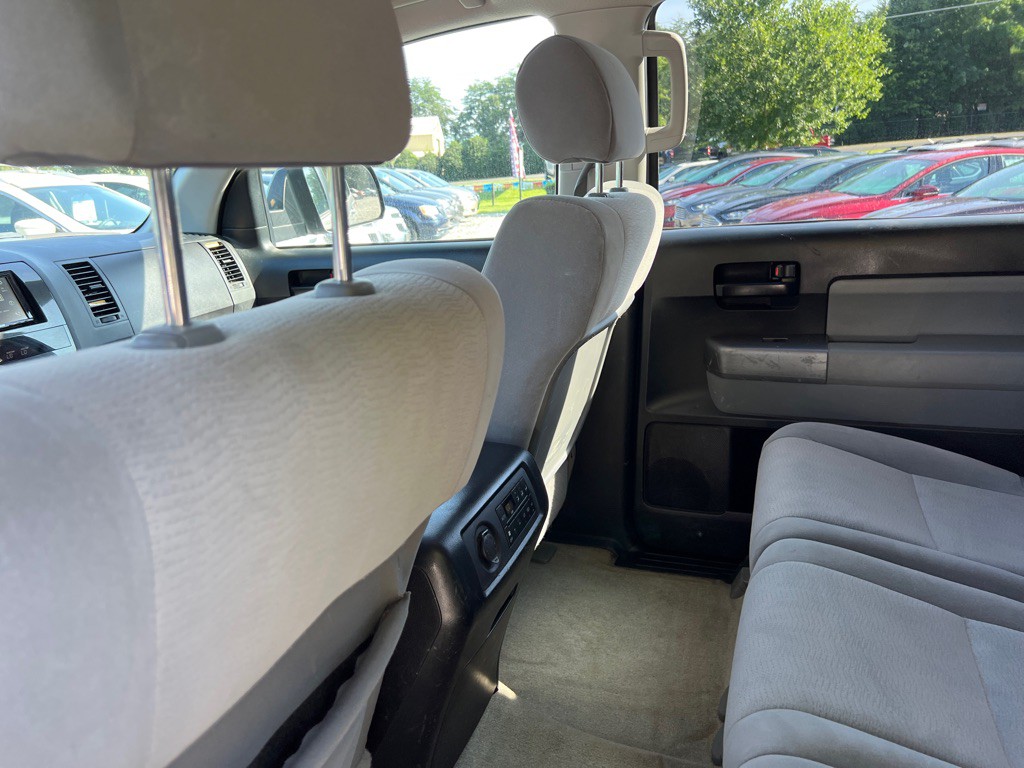 2011 Toyota Sequoia Image 20
