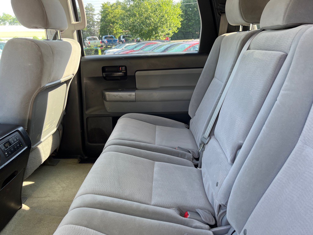 2011 Toyota Sequoia Image 21