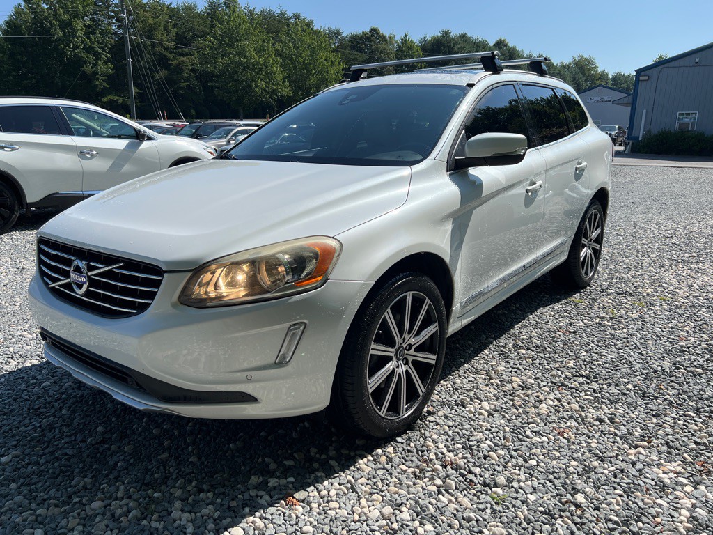 2015 Volvo XC60 Image 1