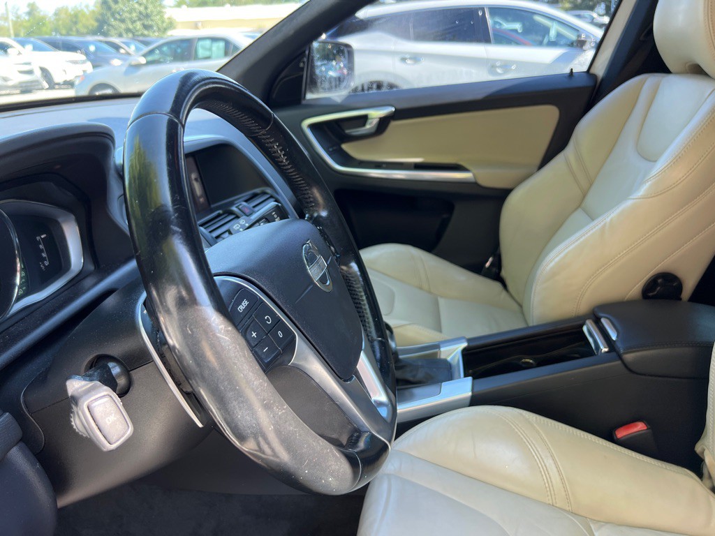 2015 Volvo XC60 Image 13