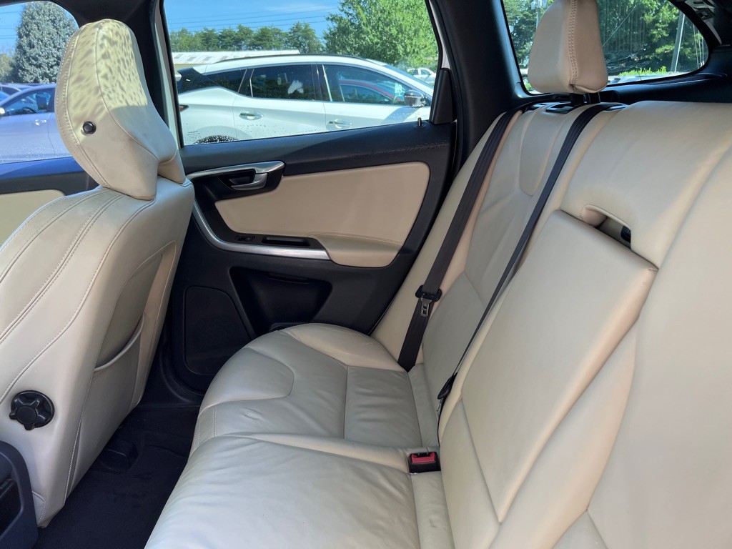 2015 Volvo XC60 Image 21