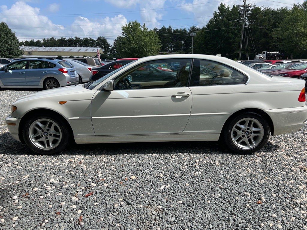 2004 BMW 3 Series Image 2