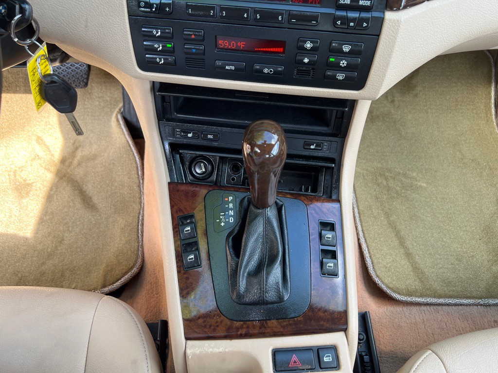 2004 BMW 3 Series Image 17