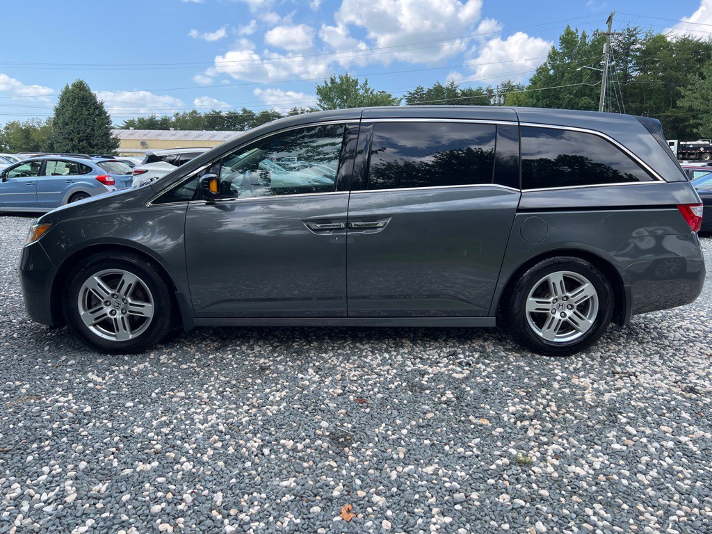 2011 Honda Odyssey Image 2