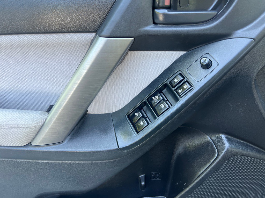 2014 Subaru Forester Image 11