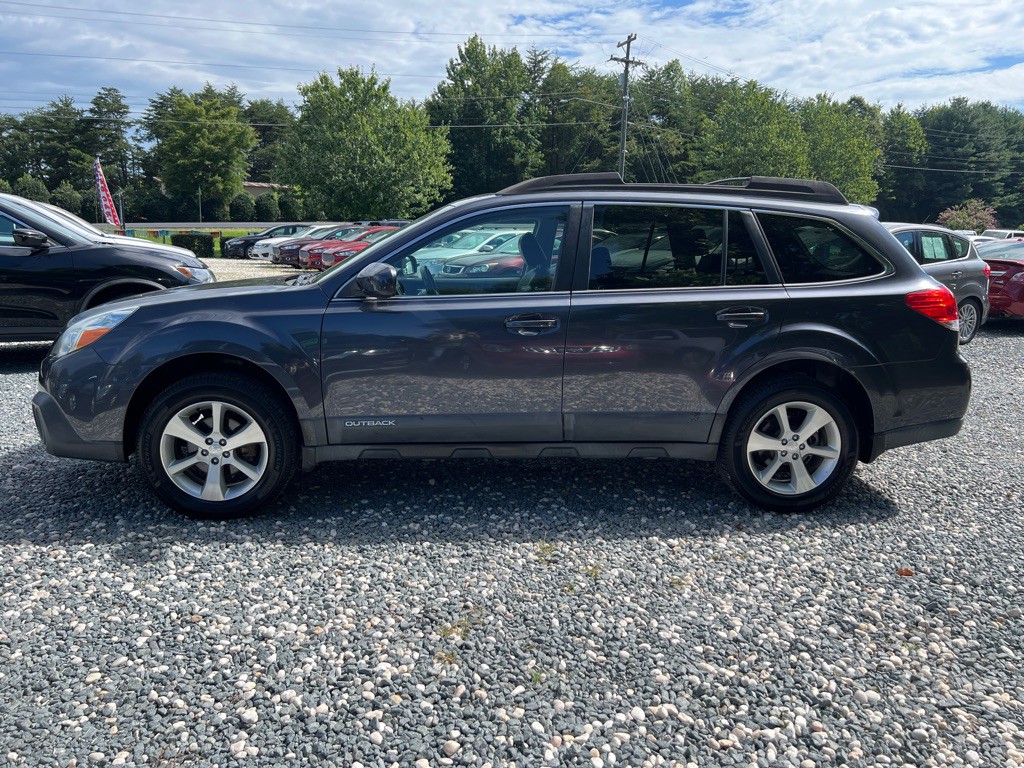 2013 Subaru Outback Image 2