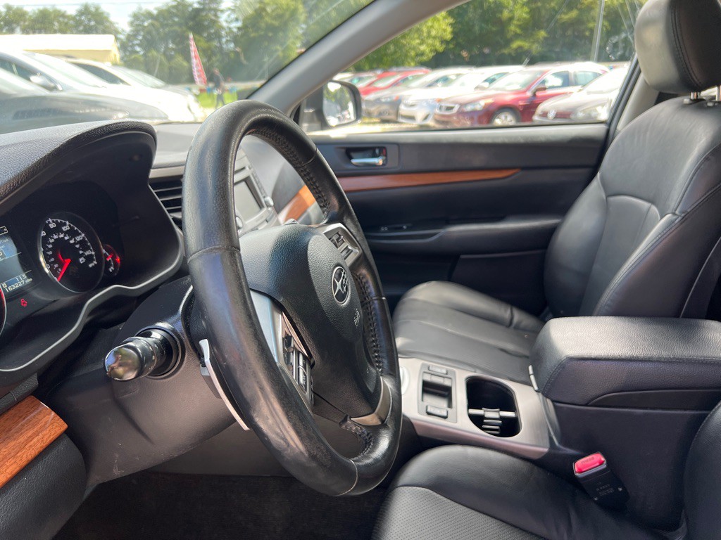 2013 Subaru Outback Image 13