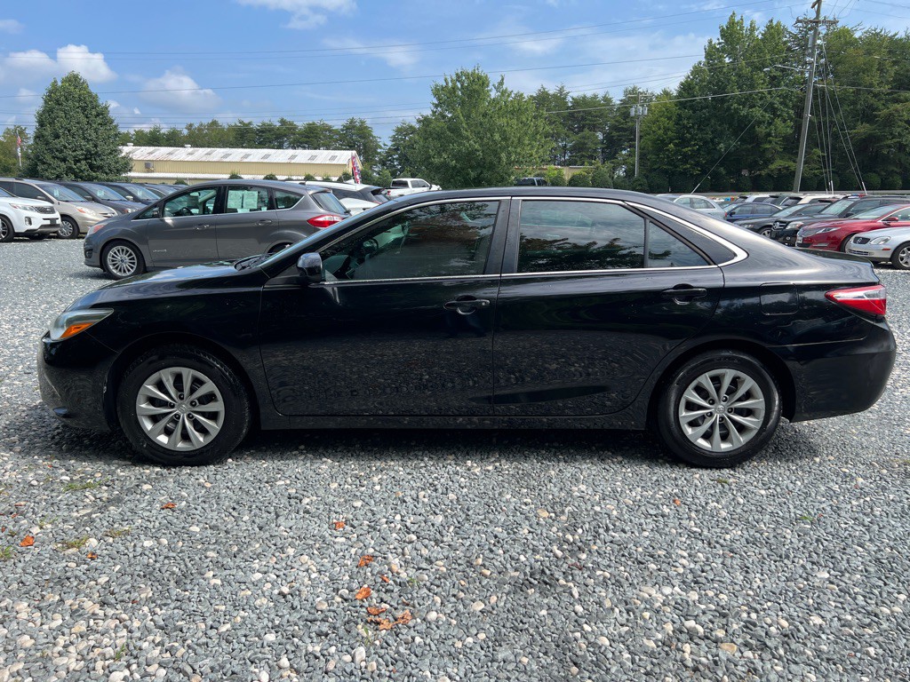 2016 Toyota Camry Image 2