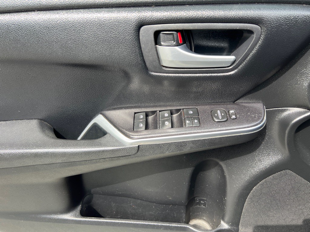 2016 Toyota Camry Image 11