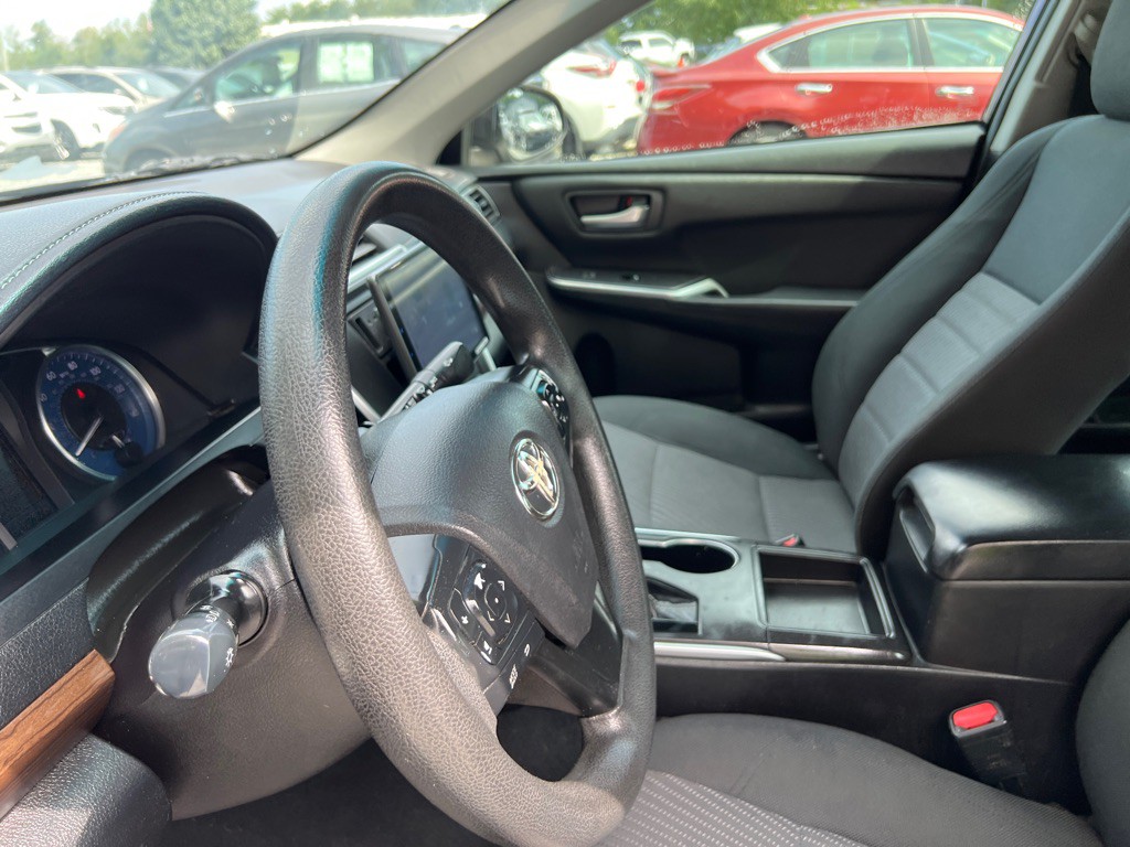 2016 Toyota Camry Image 12