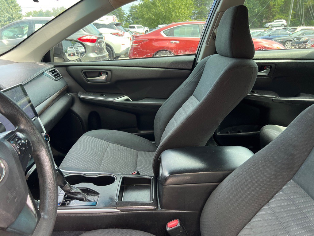 2016 Toyota Camry Image 13