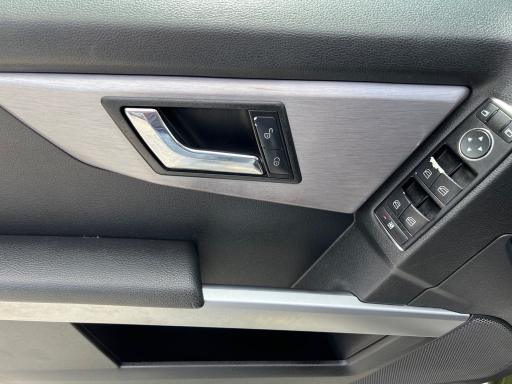 2010 Mercedes-Benz GLK-Class Image 12