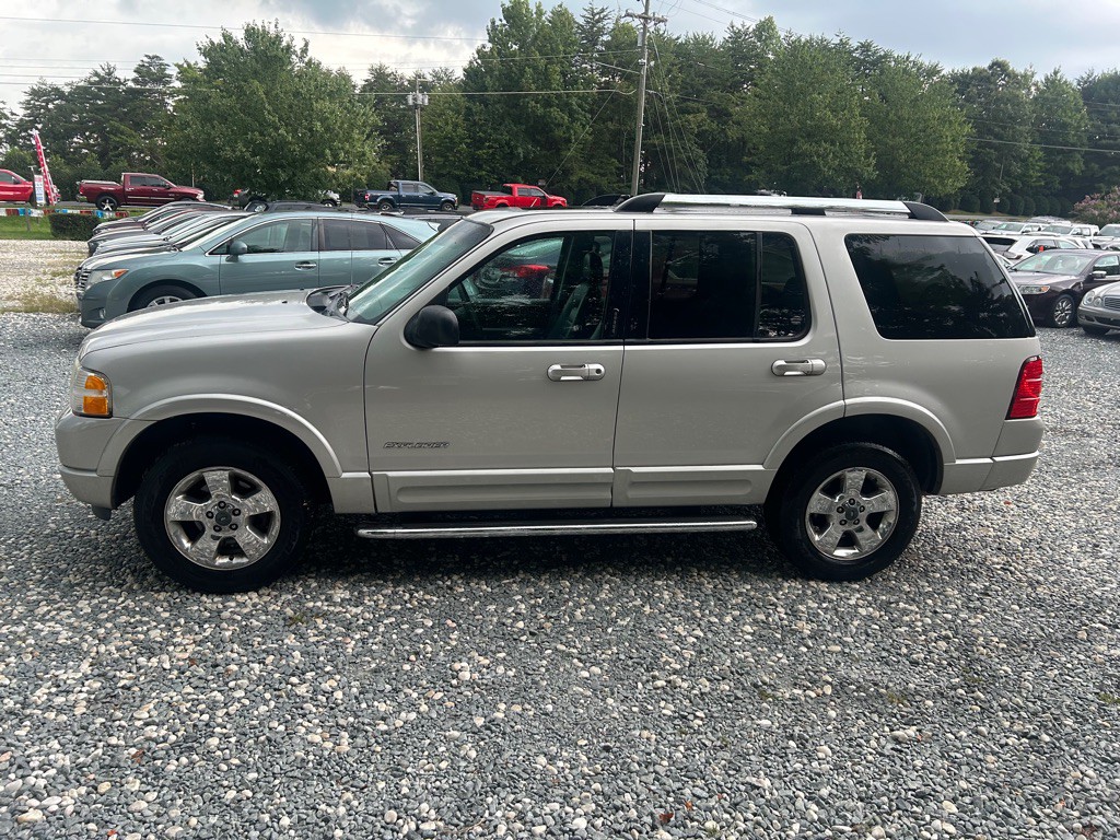 2005 Ford Explorer Image 2