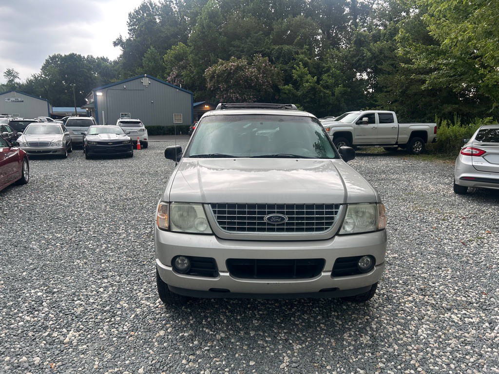 2005 Ford Explorer Image 8