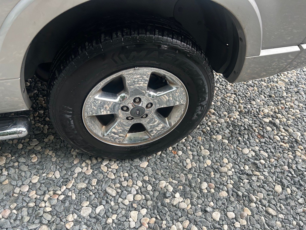 2005 Ford Explorer Image 10